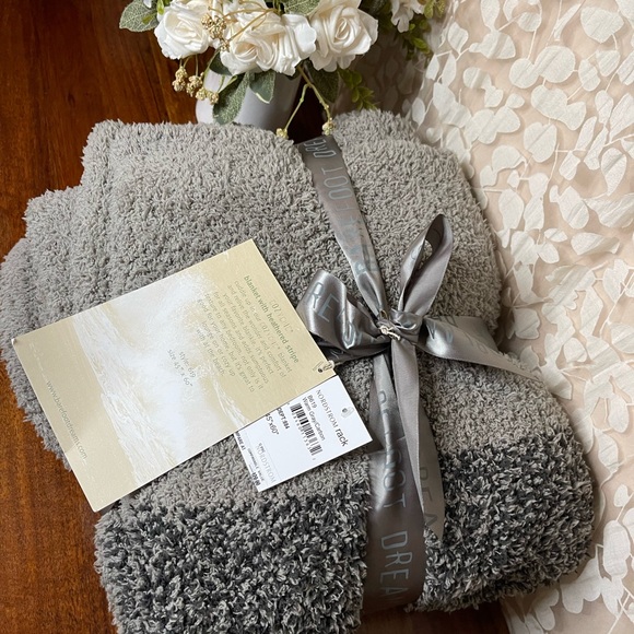 - BAREFOOT DREAMS warm grey/carbon new with tags - Picture 7 of 10